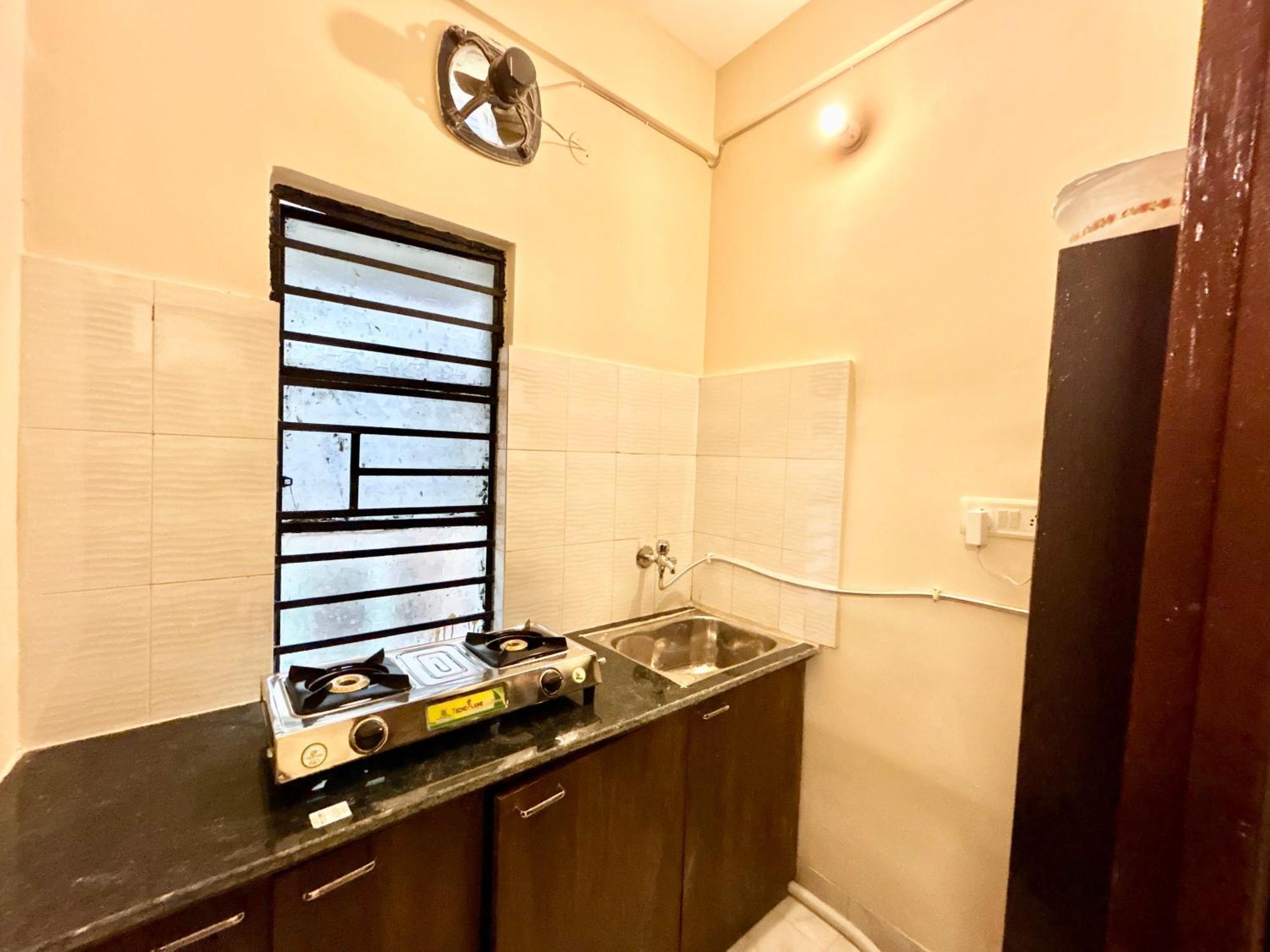Cozy 2Bhk Apt Near Ruby Hospital & Em Bypass Calcutta Exteriör bild